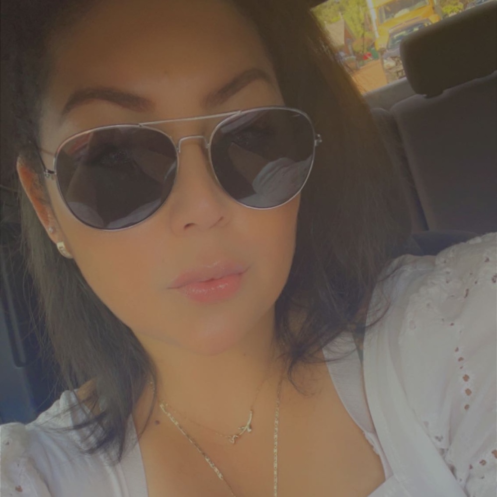 Meet your Posher, Gloria